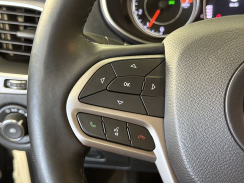 Used 2019 Jeep Cherokee Latitude Plus w/ Comfort/Convenience Group image 25