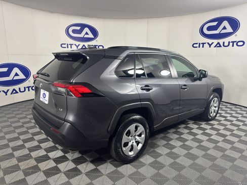 Used 2021 Toyota RAV4 LE FWD image 3