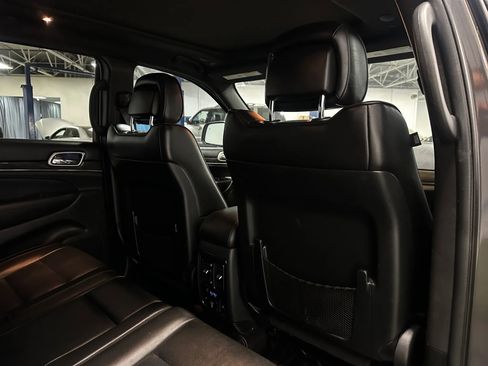 Used 2018 Jeep Grand Cherokee Overland AWD/4WD image 19