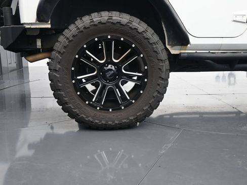 Used 2017 Jeep Wrangler Unlimited Sahara w/ Max Tow Package AWD/4WD image 10