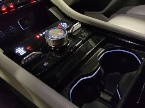 Used 2022 Jeep Grand Cherokee Overland w/ Advanced Protech Group III image 26