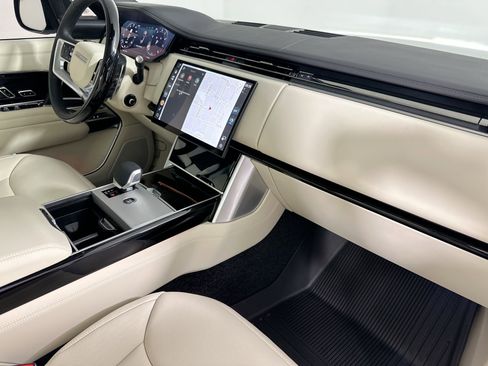 New 2025 Land Rover Range Rover SE image 32