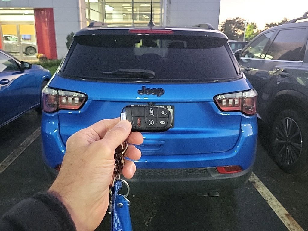 Used 2022 Jeep Compass Latitude w/ Convenience Group AWD/4WD image 6