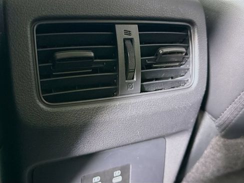 Used 2024 Nissan Rogue SL FWD image 29