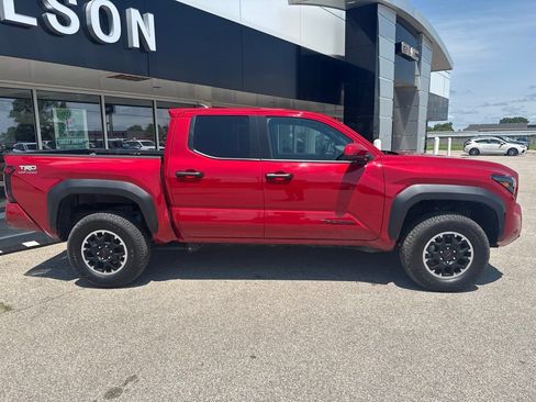 Used 2025 Toyota Tacoma TRD Off-Road AWD/4WD image 5
