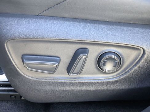 Used 2024 Toyota Venza Nightshade image 22