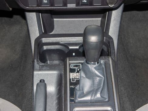 Used 2022 Toyota Tacoma SR5 w/ SR5 Appearance Package (SM) image 22