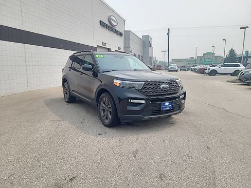 Used 2023 Ford Explorer XLT w/ Equipment Group 202A AWD/4WD image 9