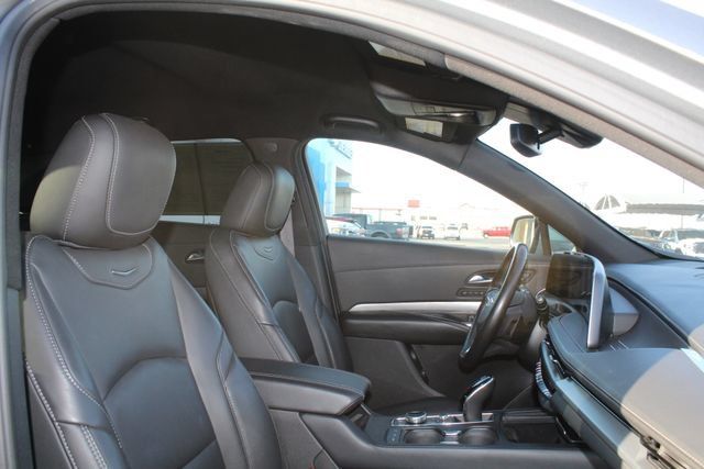 Used 2025 Cadillac XT4 Premium Luxury FWD image 16
