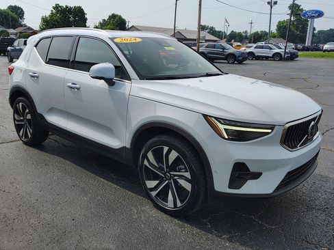 Used 2024 Volvo XC40 B5 Ultimate w/ Protection Package Premier AWD/4WD image 3