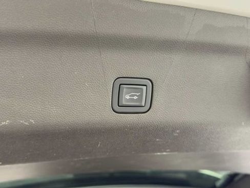 Used 2023 GMC Yukon XL SLT w/ SLT Premium Package RWD image 38