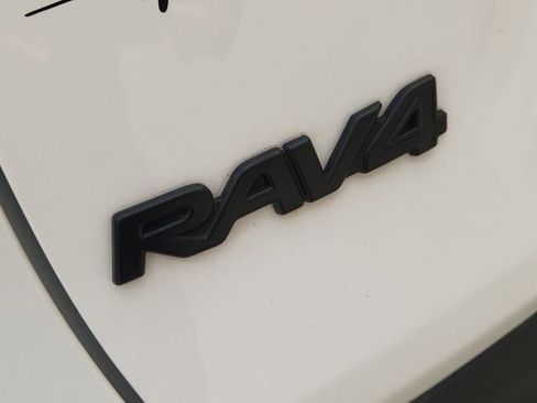 Used 2025 Toyota RAV4 XLE FWD image 30