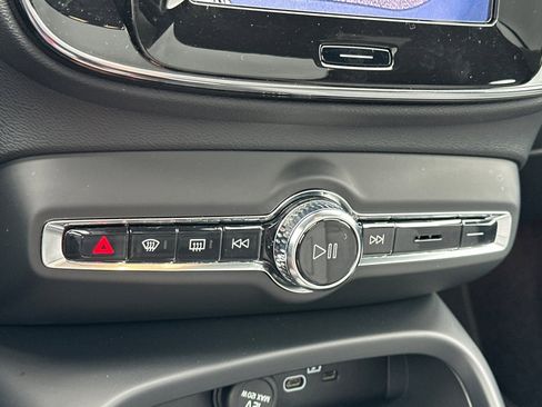 Used 2023 Volvo XC40 Recharge Ultimate image 24