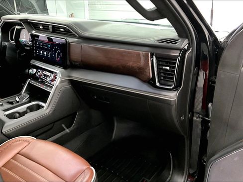 Used 2024 GMC Sierra 2500 Denali Ultimate AWD/4WD image 19