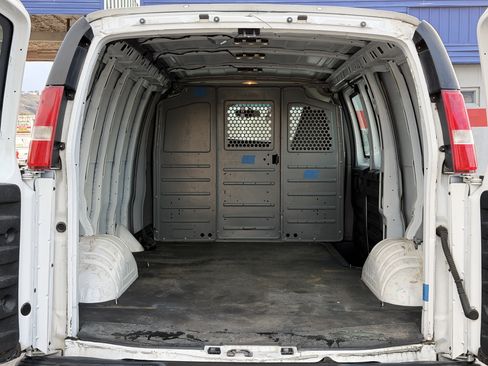Used 2017 GMC Savana 2500 RWD image 20