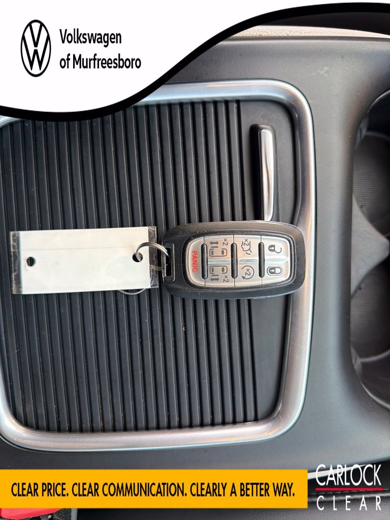 Used 2023 Chrysler Pacifica Touring-L FWD image 28