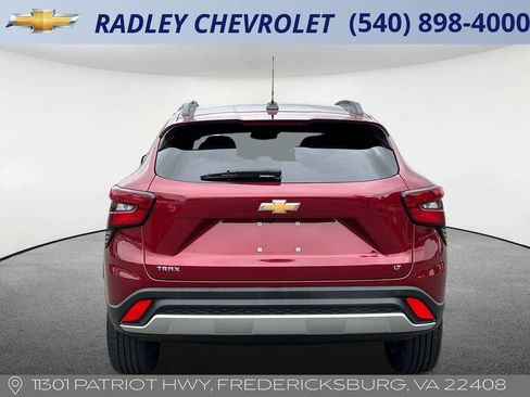 Used 2025 Chevrolet Trax LT FWD image 24