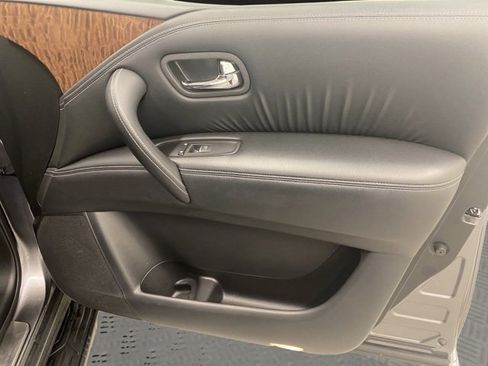 Used 2017 Nissan Armada Platinum w/ Interior Lighting Package image 19
