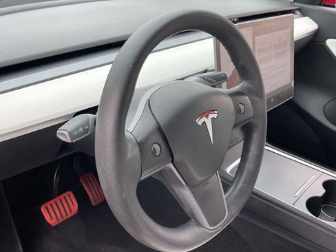 Used 2022 Tesla Model Y Long Range AWD/4WD image 22