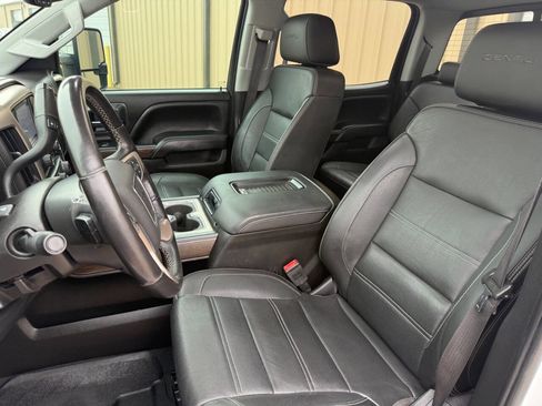 Used 2019 GMC Sierra 2500 Denali w/ Duramax Plus Package AWD/4WD image 18