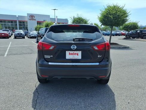 Used 2018 Nissan Rogue Sport SV w/ SV Technology Package FWD image 6