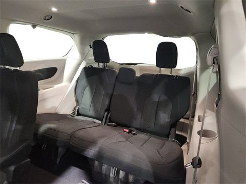 Used 2021 Chrysler Pacifica Touring w/ Uconnect Theater Family Group image 19