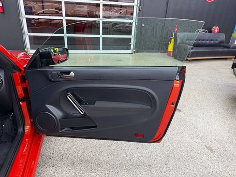 Used 2018 Volkswagen Beetle 2.0T S FWD image 14