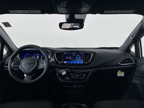 New 2026 Chrysler Pacifica Select image 24