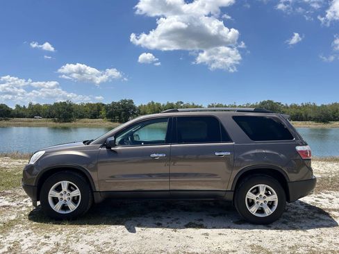 Used 2011 GMC Acadia SLE FWD image 10