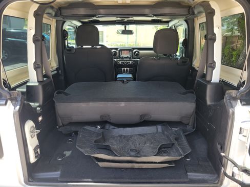 Used 2020 Jeep Wrangler Sport AWD/4WD image 10