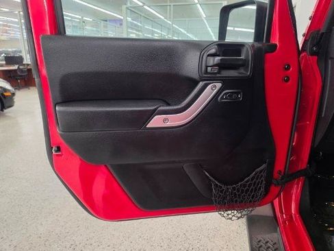 Used 2015 Jeep Wrangler Sahara AWD/4WD image 26