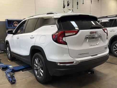 Used 2023 GMC Terrain SLT w/ Infotainment Package II image 6