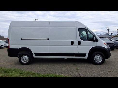 Used 2026 RAM ProMaster 2500 w/ Convenience Group FWD image 9
