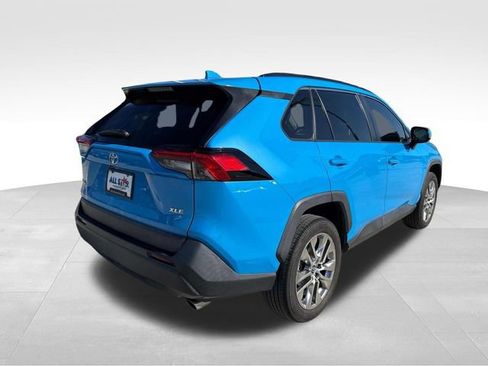 Used 2020 Toyota RAV4 XLE Premium image 7