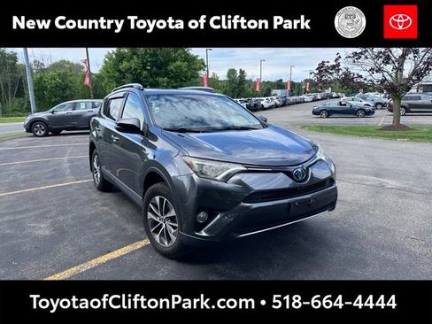 Used 2018 Toyota RAV4 XLE AWD/4WD image 1