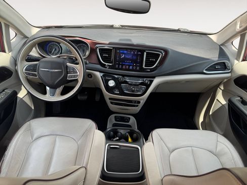 Used 2017 Chrysler Pacifica Limited w/ UConnect Theater Package FWD image 10