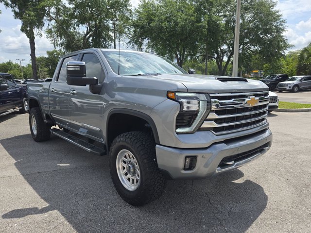 Used 2024 Chevrolet Silverado 2500 High Country w/ High Country Premium Package AWD/4WD image 3