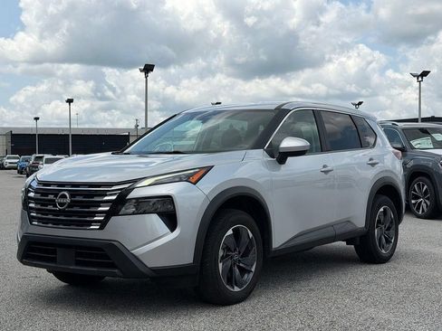 Used 2024 Nissan Rogue SV FWD image 7