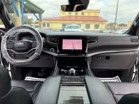 Used 2022 Jeep Wagoneer Series II image 39