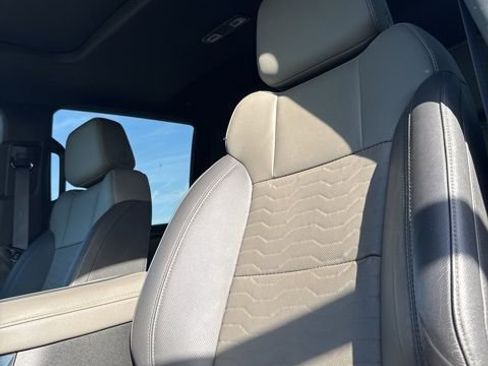 Used 2024 Chevrolet Silverado 2500 ZR2 w/ Technology Package image 8