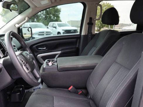 Used 2017 Nissan Titan SV image 13