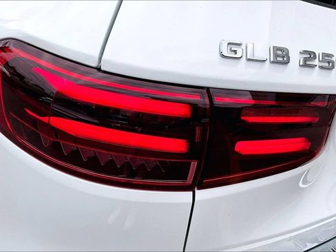 Used 2026 Mercedes-Benz GLB 250 4MATIC image 32