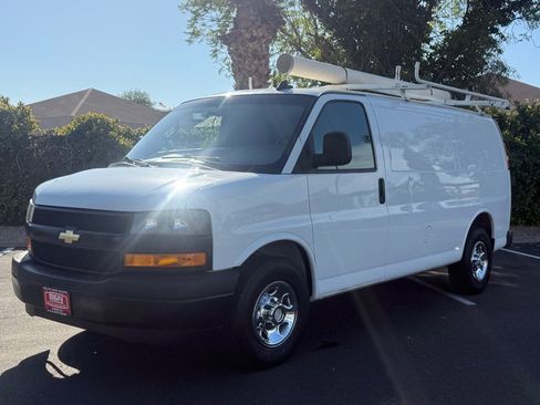 Used 2018 Chevrolet Express 2500 w/ Driver Convenience Package RWD image 1