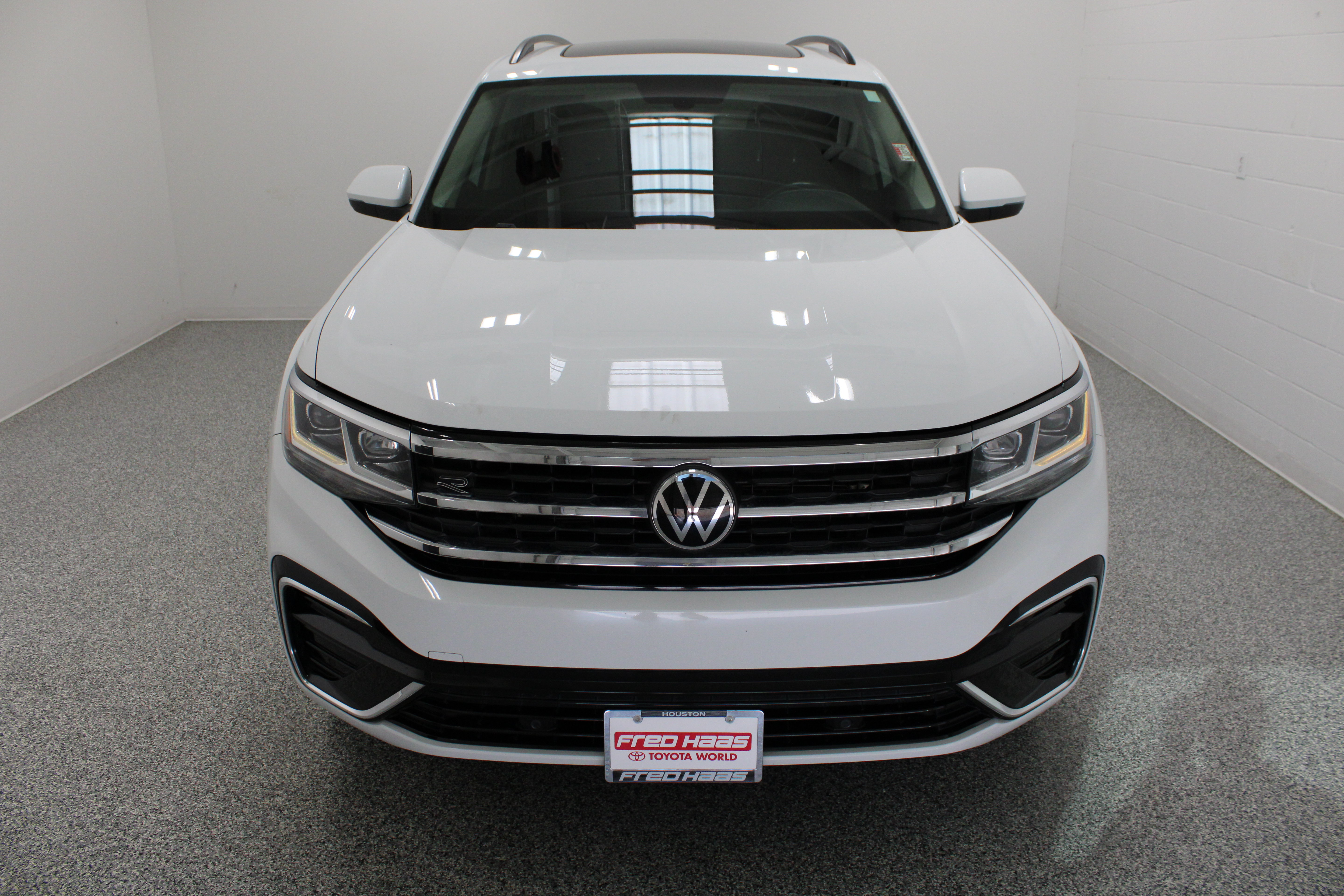 Used 2021 Volkswagen Atlas SE w/ Panoramic Sunroof Package FWD image 3