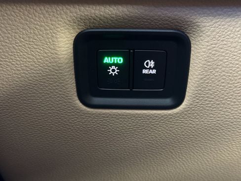 New 2026 Porsche Cayenne image 33