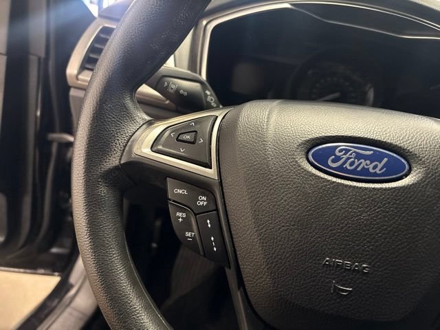 Used 2020 Ford Fusion SE FWD image 16