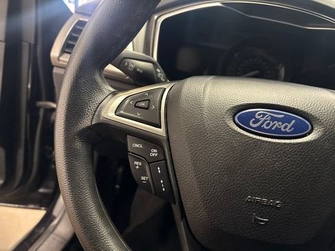 Used 2020 Ford Fusion SE FWD image 16
