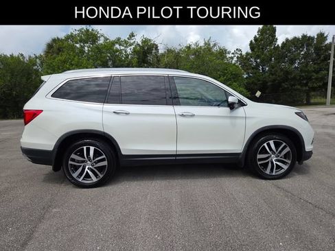 Used 2018 Honda Pilot Touring image 2