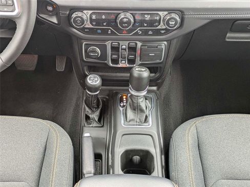 Used 2025 Jeep Wrangler Unlimited Sahara w/ Safety Group AWD/4WD image 20