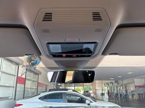 Used 2026 Volkswagen Atlas SE FWD image 18